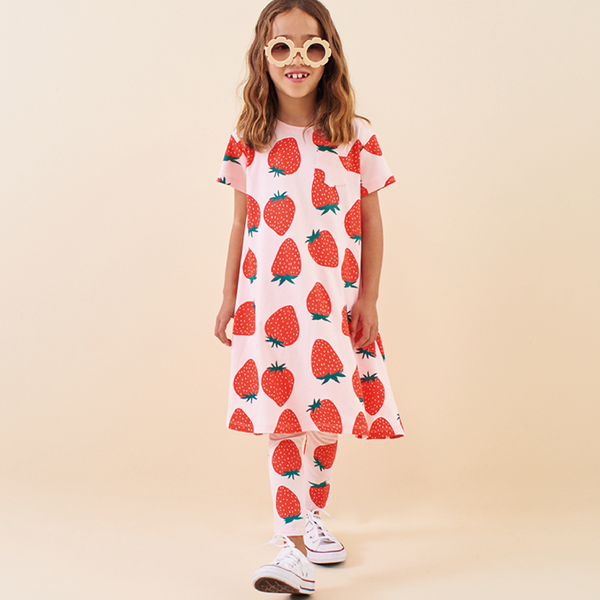 STRAWBERRY LOOK